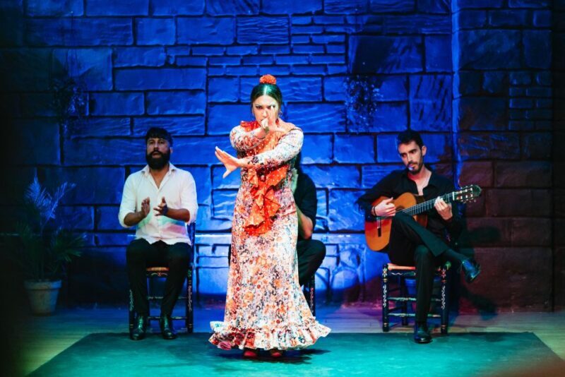 Seville: Baraka Sala Flamenca Show with Drink in Triana - Key Points