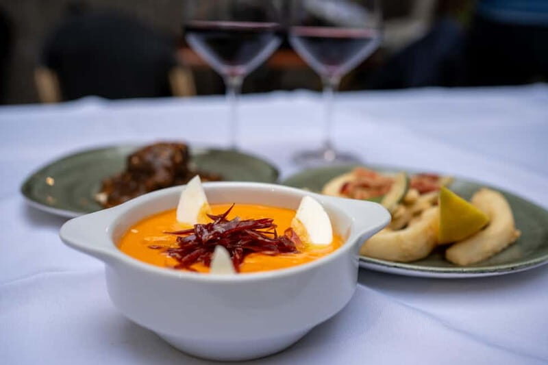 Seville: Cathedral and Giralda Guided Tour with Tapas - Uncovering Seville’s Architectural and Culinary Gems: A Detailed Review of the Cathedral and Giralda Guided Tour with Tapas