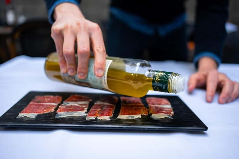 Seville: Cathedral and Giralda Guided Tour with Tapas - Key Points