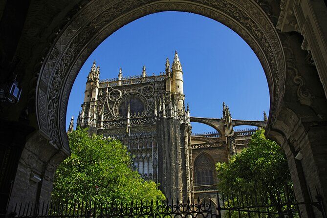 Seville Cathedral and Giralda Tour - Exploring the Seville Cathedral and Giralda Tower