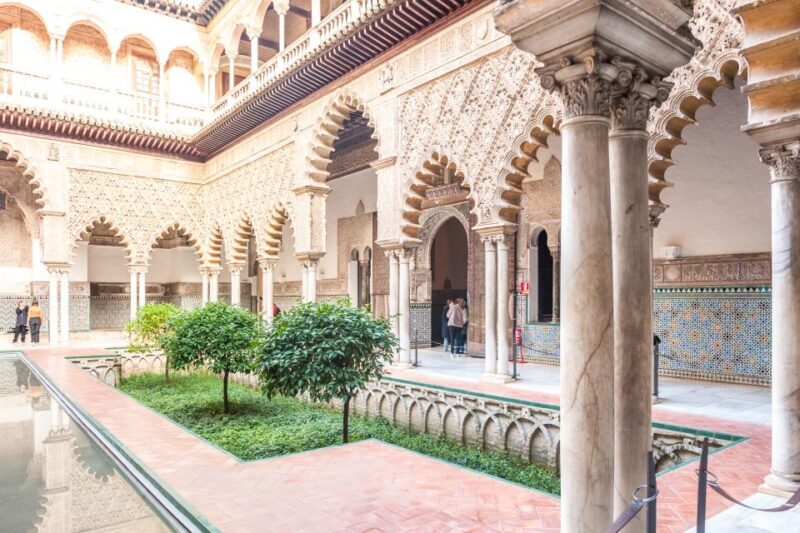 Seville: Cathedral, Giralda & Alcazar Entry With Guided Tour - What to Expect from the Tour: A Deep Dive