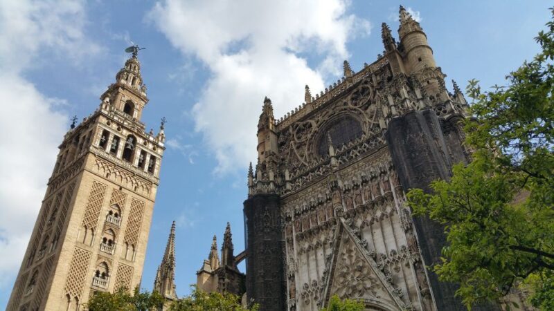 Seville: Cathedral & Giralda Fast-Track Guided Tour - Exploring Sevilles Cathedral and La Giralda: What You Can Expect