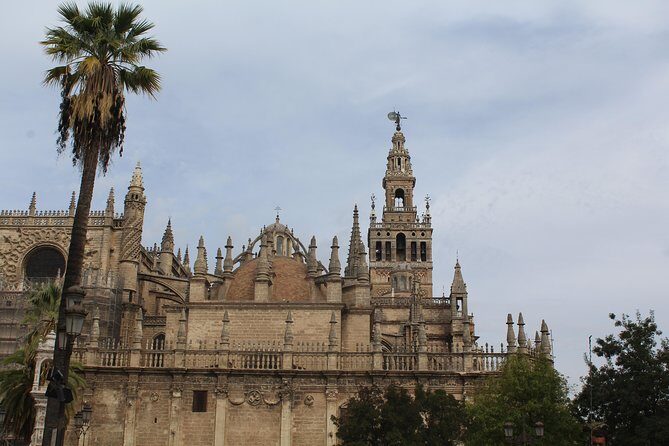 Seville Cathedral & Giralda tour with Priority Tickets - A Closer Look at the Experience