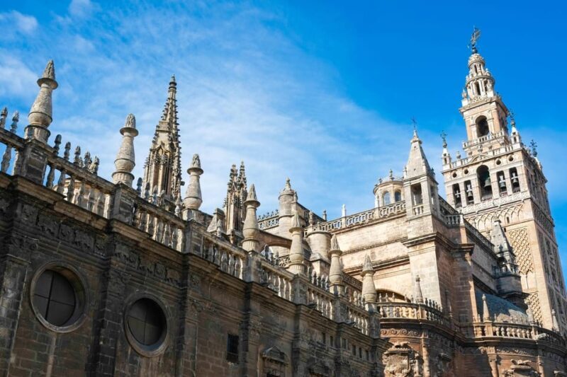 Seville: Cathedral Guided Tour with Optional Alcázar - The Optional Alcázar Visit: A Palace of Moorish Elegance