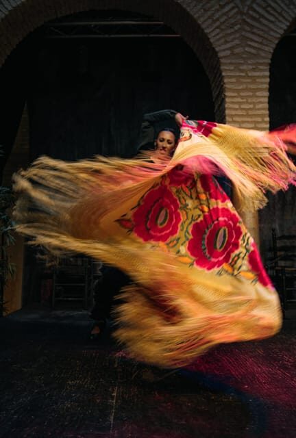 Seville: Flamenco 2 x 1: Flamenco Tour + Dance Class - Authenticity and Unique Aspects