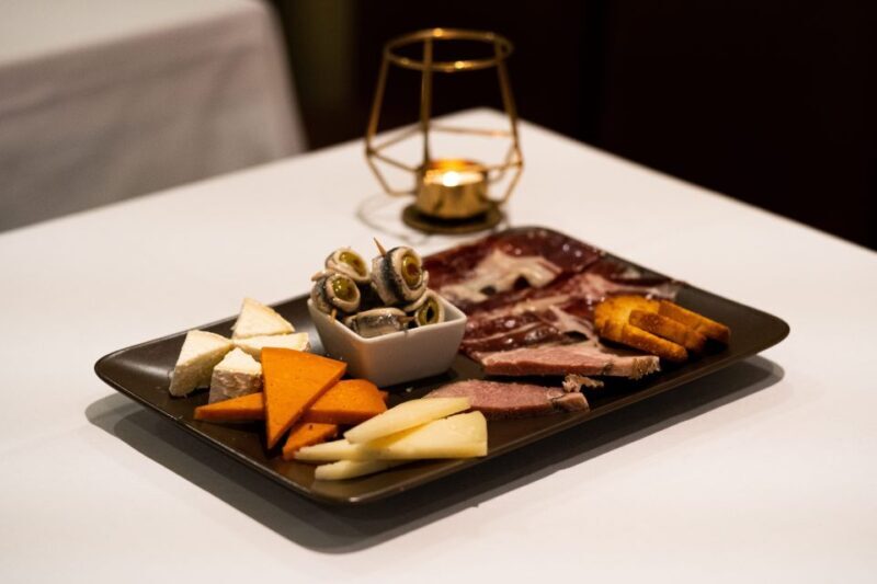 Seville: Flamenco Show with Andalusian Dinner at La Cantaora - Practical Details and Tips