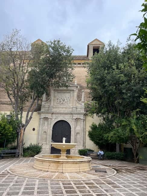 Seville: Guided Dutch Walking Tour with a Local - The Sum Up