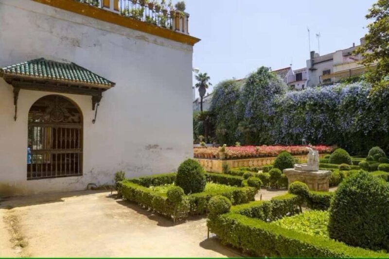 Seville: Guided Tour of Noble Houses and Grand Gardens - Key Points
