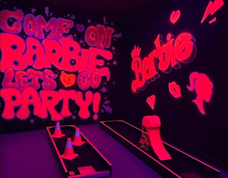 Seville: Indoor UV 18 hole Minigolf Experience - FAQ