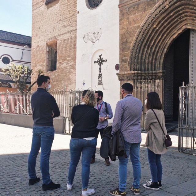 Seville Jewish Quarter walking tour: Santa Cruz District - The Hospital de los Venerables and Patio de Banderas