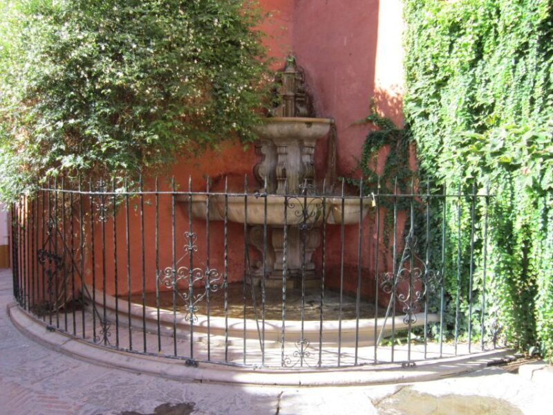 Seville: Santa Cruz Old Jewish Quarter Walking Tour - Key Points