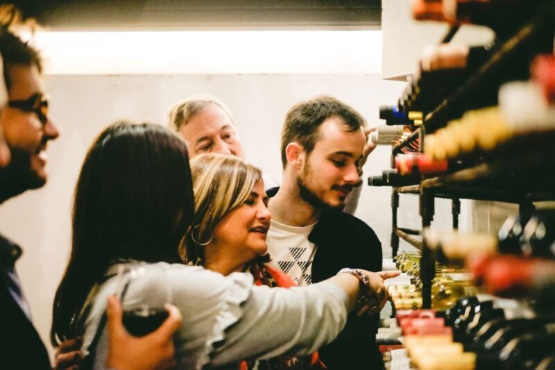 Seville: Small Group Jewish Quarter Tour with Tapas & Drinks - Discovering Seville’s Hidden Gems