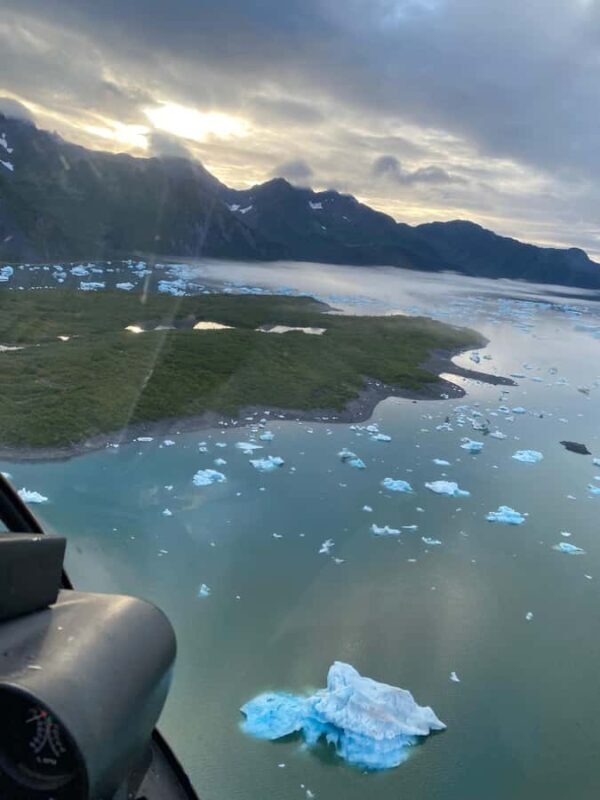 Seward: Bear Glacier Scenic Flight with Icebergs - Key Points
