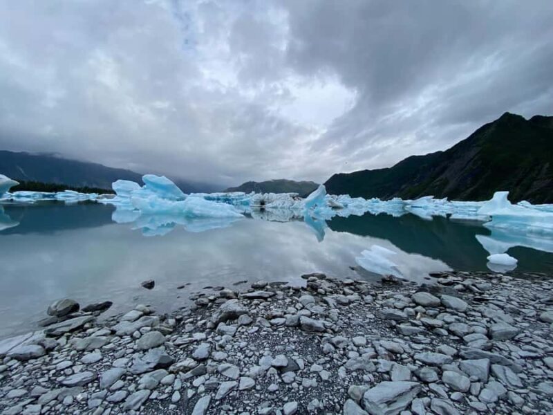 Seward: Bear Glacier Scenic Flight with Icebergs - An In-Depth Look at the Experience