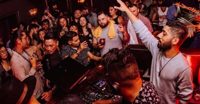 SF Pub Crawl and Clubbing Experience - San Francisco Pub Crawl and Clubbing Experience: A Detailed Look