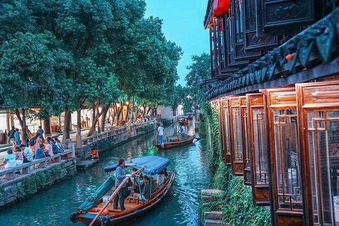 Shanghai Bus Tour:Yu Garden,Chenghuang,Zhujiajiao Water Town,Bund - The Sum Up