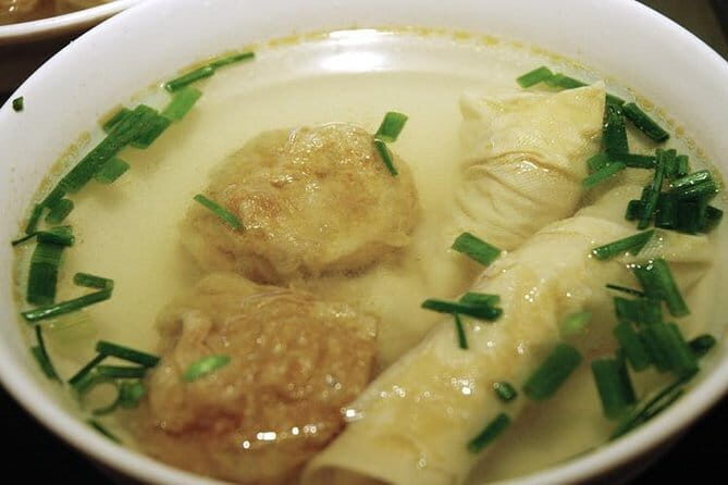 Shanghai half-day city tour/Yuyuan special experience/the bund - Sampling Shanghai’s Classic Snacks