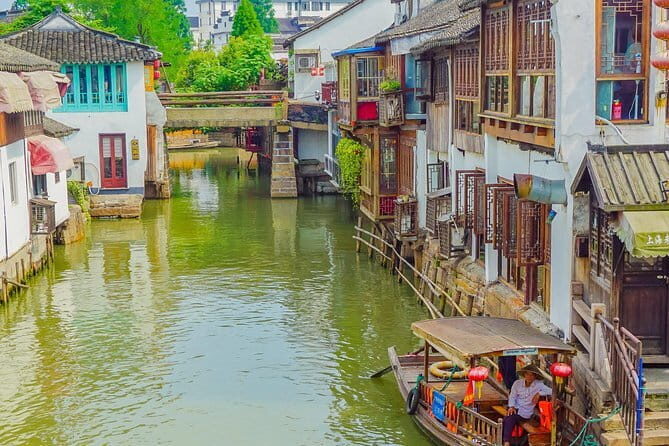 Shanghai Instagram Photoshoot By Local Professionals - Who Will Love This Experience?