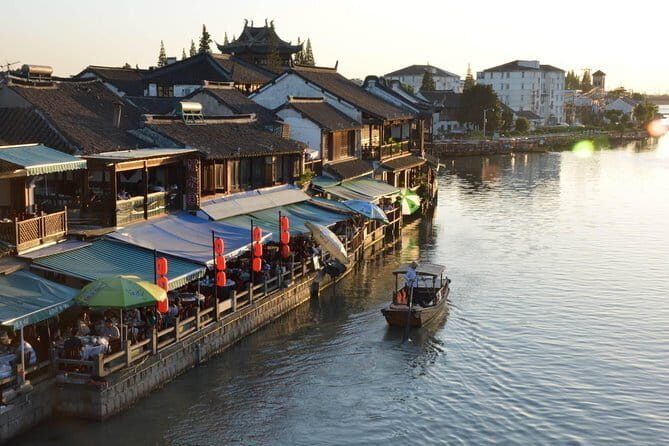 Shanghai Private Tour of Zhujiajiao Water Town and Jade Buddha Temple - An In-Depth Look at Each Stop