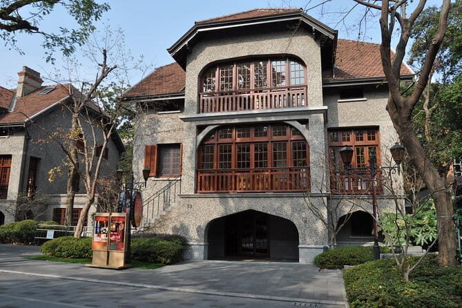 Shanghai Tower and Former French Concession Private Day Tour - People’s Square and the Shanghai Museum