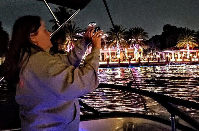 SHARED - 2h Holiday Lights Cruise Tour in Fort Lauderdale (6pax) - What to Consider Before Booking