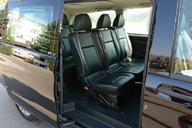 Shared Arrival Transfer: Prague Airport to Hotels - The Ride: Comfort and Group Dynamics