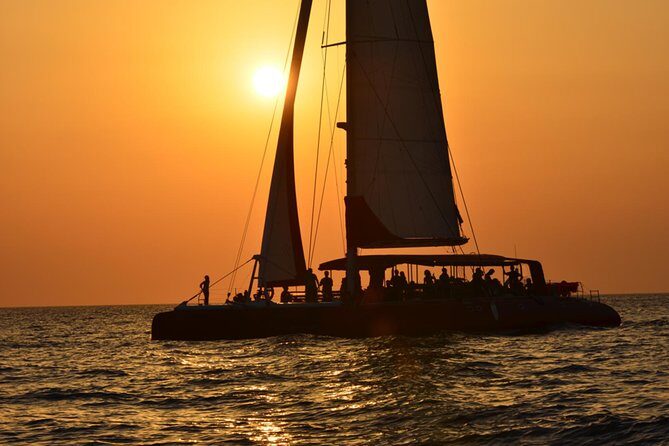 Shared Basic Sunset Trip of Santorini via Red Beach & White Beach - Why This Tour Works Well