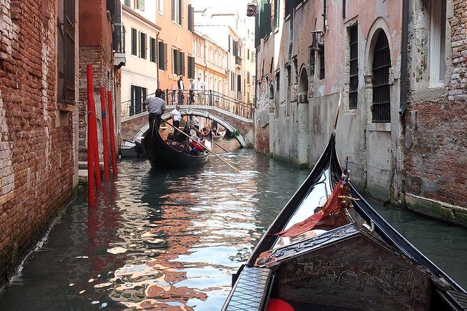 Shared Gondola Ride with Guided Walking Introduction - Shared Gondola Ride with Guided Walking Introduction: An Authentic Venetian Experience