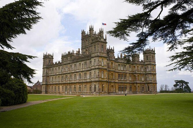 Shared Group Downton Abbey and Highclere Castle Tour from London - An In-Depth Look at the Experience