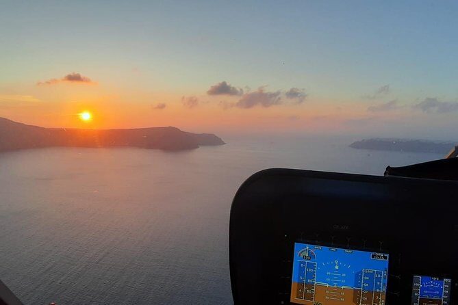 Shared Helicopter Tour Santorini 20 minutes - 2 passengers - The Value of a Short Flight