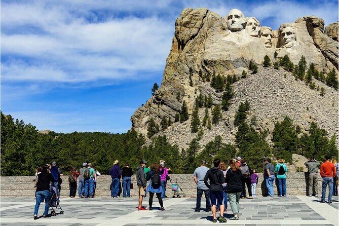 Shared Mt Rushmore and Crazy Horse Tour - Starting with Mount Rushmore: An Iconic American Image