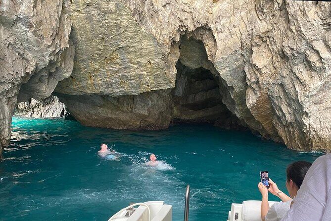 Shared Tour of Capri with Blue Grotto - FAQs