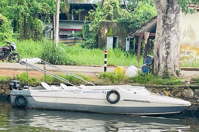 Shikara Boat Tour Alleppey Backwater Fantastic Boat Cruise - The Guide and the Authenticity of the Experience