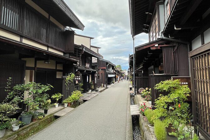 Shirakawa-go and Hida-Takayama Private Day Trip from Nagoya - FAQ