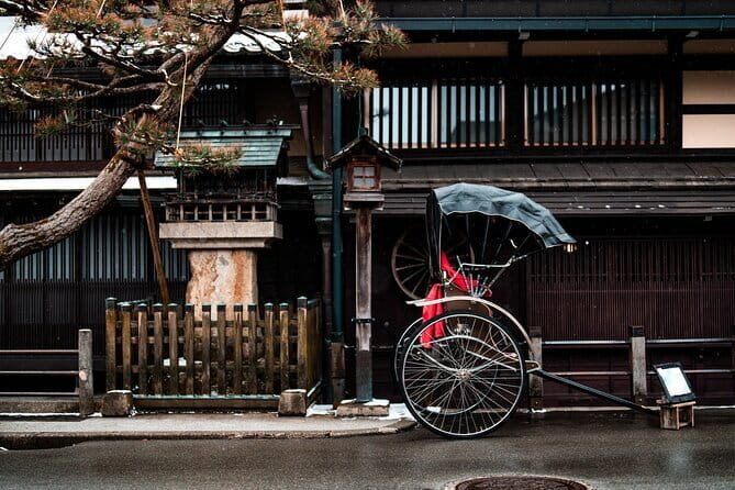 Shirakawa-go Day Trip with Bus Tickets from Takayama - Exploring the Wada and Nagase Houses