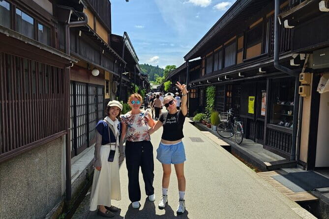 Shirakawa-go Day Trip with Bus Tickets from Takayama - Practical Considerations: Price, Timing, and Comfort