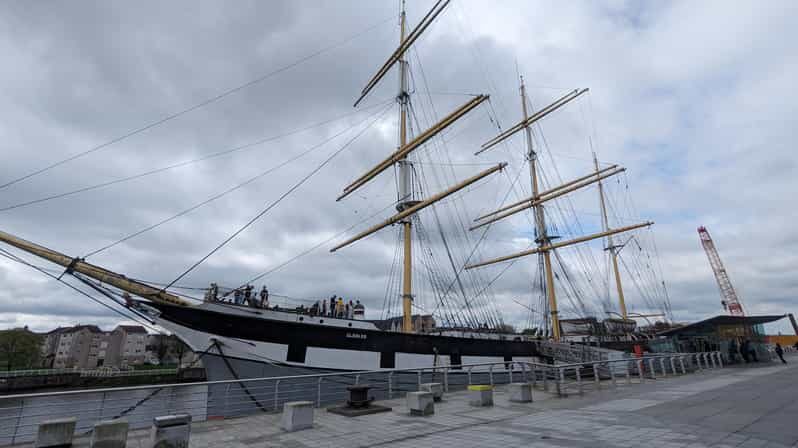 Shore Excursion f/Greenock: Glasgow, Kelpies, Falkirk Wheel - The Journey Through Scotland’s Engineering Marvels and Historic Heart