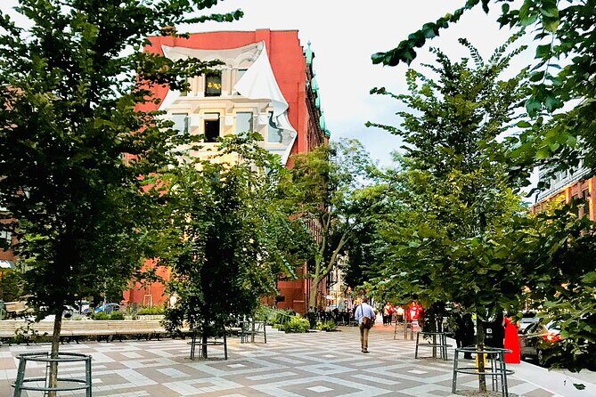 Show me the City! A Small Group Walking Tour of Toronto - A Complete Look at the Itinerary