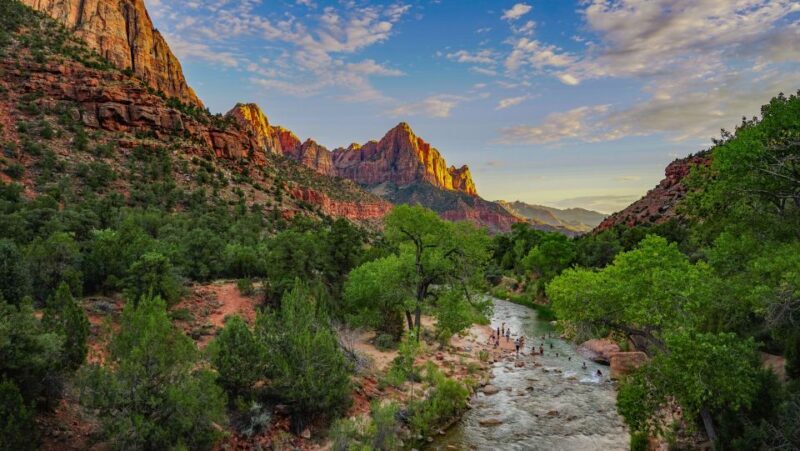 Shuttle between Las Vegas, Bryce, Zion and St George - What You Can Expect During Your Journey