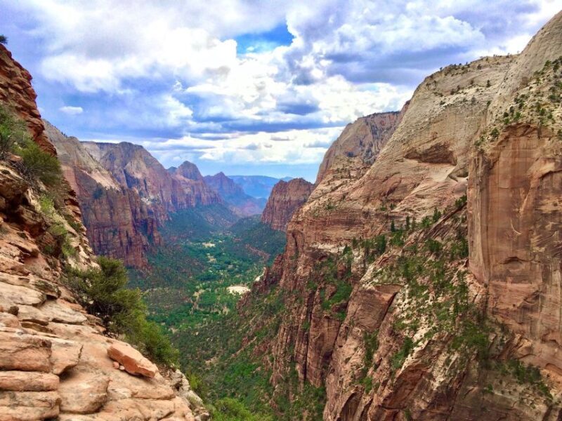 Shuttle between Las Vegas, Bryce, Zion and St George - Who Should Consider This Shuttle?