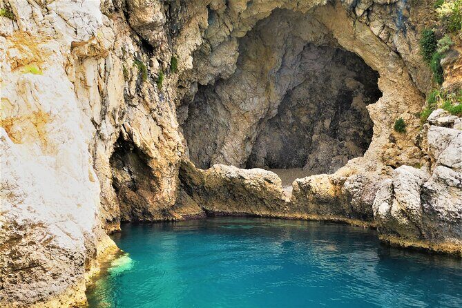 Sicilian wine tasting on the boat in Taormina - The Wine and Brunch Experience