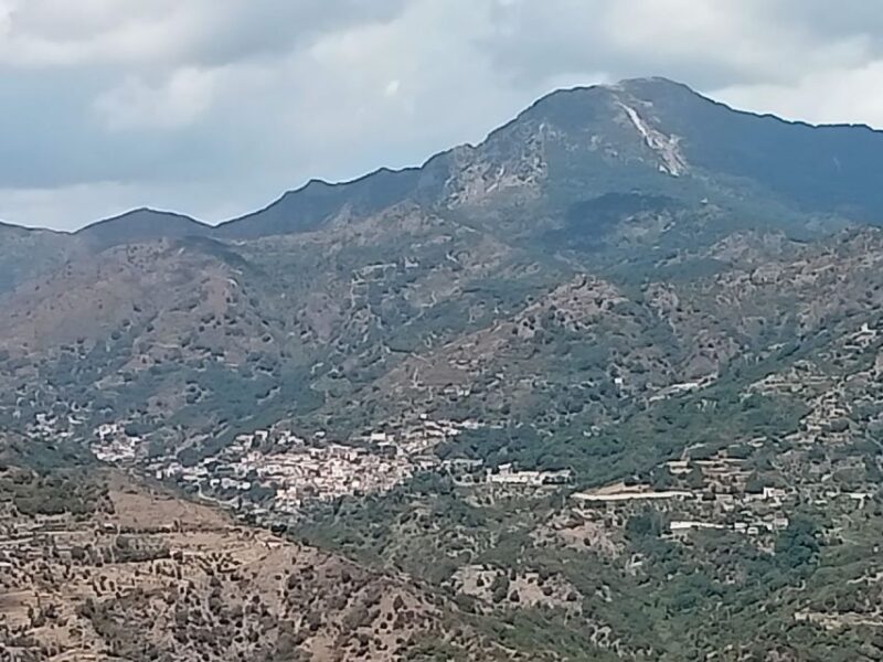 Sicily unknown in off -road vehicle near Taormina - Key Points