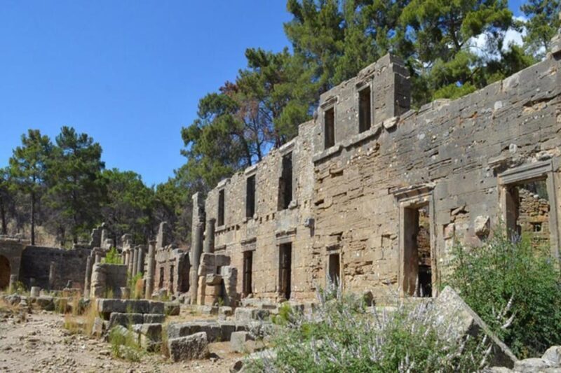 Side: Mix Tour Cabrio Bus, Boat Tour, with Lunch - Transport and Group Size