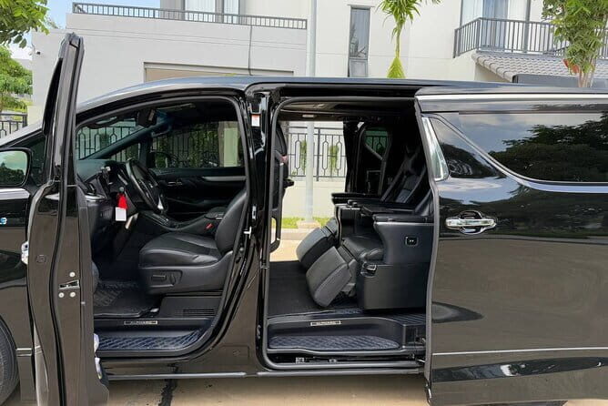 Siem Reap Airport Pickup to Hotel by VIP Minivan Alphard - A Deep Dive into the Experience