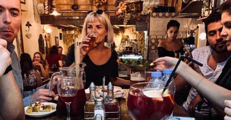 Sightseeing Barcelona by Bike, Photo-shooting & Tapas - Key Points