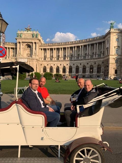 Sightseeing tour in electric vintage car (up to 5 people) - Exploring Vienna in Style and Comfort