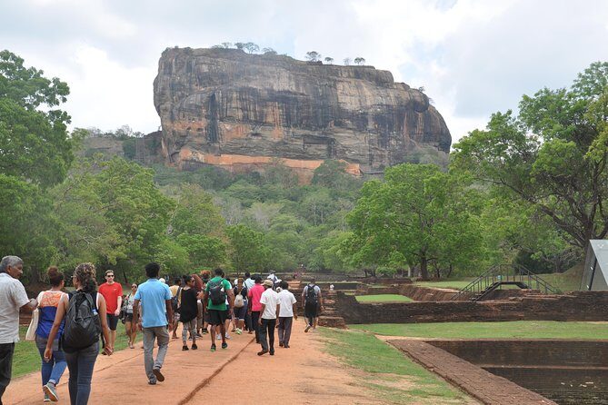 Sigiriya and Dambulla Cave from Kalutara - FAQs