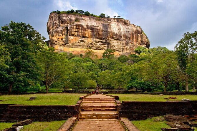 Sigiriya Lion Rock & Dambulla Cave Temple Day Tour From Colombo - A Closer Look at the Itinerary