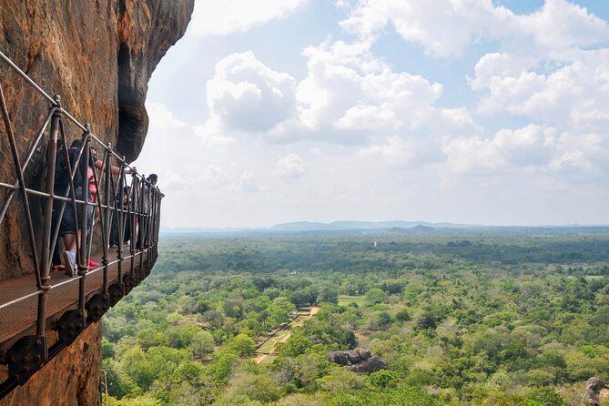 Sigiriya Rock and Village Tour from Mount Lavinia - FAQ