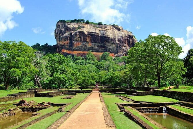 Sigiriya Rock Tour & Minneriya Halfday Safari Tour Sri Lanka - An In-Depth Look at the Sigiriya & Minneriya Tour